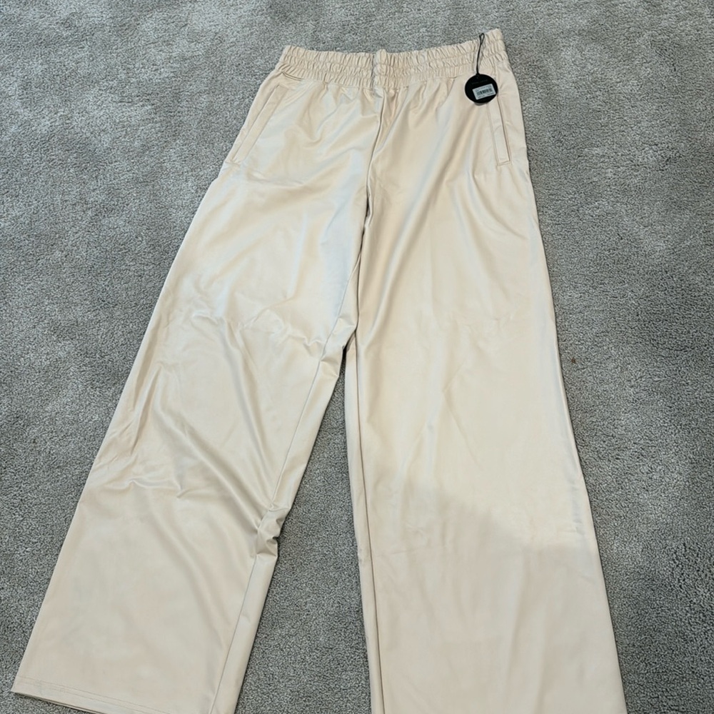 Offline Aerie Faux leather wide leg pants size medium NWT